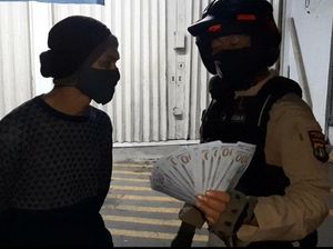 Hendak Transaksi Dolar Palsu, Pria di Depok Ditangkap Tim Jaguar Hendak Transaksi Dolar Palsu, Pria di Depok Ditangkap Tim Jaguar