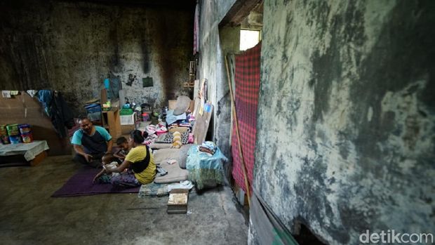 Keluarga di Solo tinggal di bangunan bekas gudang es