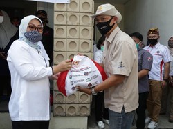 Menaker Salurkan 223.213 Paket Sembako Presiden ke Pekerja Ter-PHK