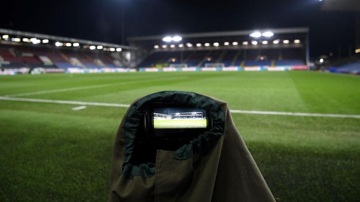 Logo Liga Inggris BURNLEY, ENGLAND - DECEMBER 03: General view inside the stadium of the stadium shown on a camera ahead of the Premier League match between Burnley FC and Manchester City at Turf Moor on December 03, 2019 in Burnley, United Kingdom. (Photo by Stu Forster/Getty Images)