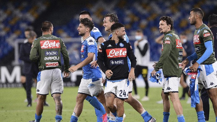 Napoli players celebrate at the end of the Italian Cup second leg semifinal soccer match between Napoli and Inter Milan, at the Naples San Paolo Stadium, Italy, Saturday, June 13, 2020. Napoli advances to the final on a 2-1 aggregate and will play Juventus in Rome Wednesday, June 17. (Cafaro/LaPresse via AP)