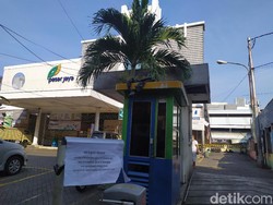 Dipasangi Garis Pembatas, Pasar Gondangdia Jakpus Masih Ditutup