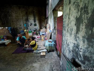 Hii! Bekas Gudang Es Angker di Solo Ada Penghuninya Loh