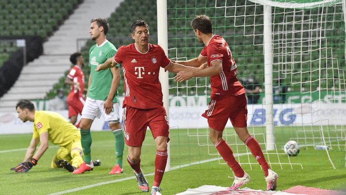 Robert Lewandowski Bayerns Robert Lewandowski, second right, celebrates with Bayerns Thomas Mueller after scoring a goal later disallowed for offside during the German Bundesliga soccer match between Werder Bremen and Bayern Munich in Bremen, Germany, Tuesday, June 16, 2020. Because of the coronavirus outbreak all soccer matches of the German Bundesliga take place without spectators. (AP Photo/Martin Meissner, Pool)