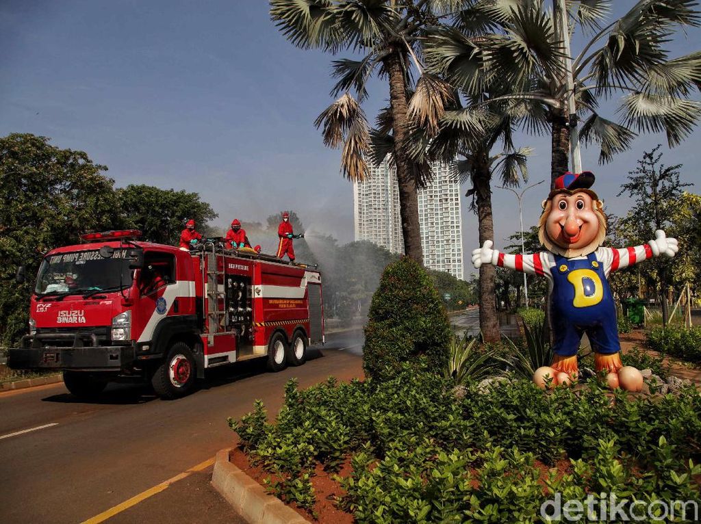 Segera Dibuka, Ancol Disemprot Disinfektan Segera Dibuka, Ancol Disemprot Disinfektan