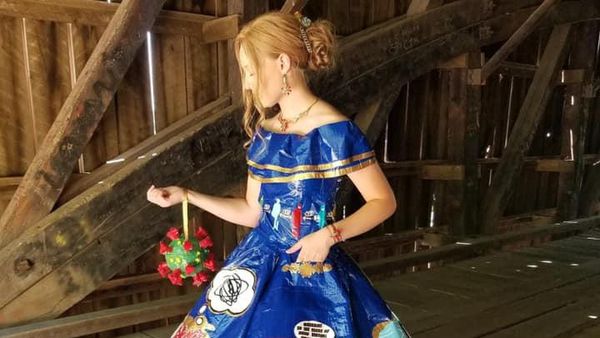 Kreatif! Anak SMA Bikin Gaun Prom Tema Corona Pakai 41 Gulungan Lakban