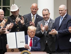 Trump Teken Perintah Eksekutif Reformasi Kepolisian AS
