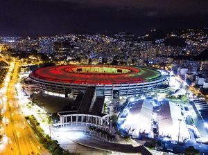 Warna-warni Stadion Maracana Brasil di Hari Jadi ke-70