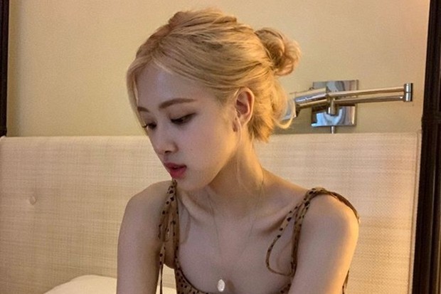 Potret Rambut  Panjang Rose  BLACKPINK  yang Bikin Iri