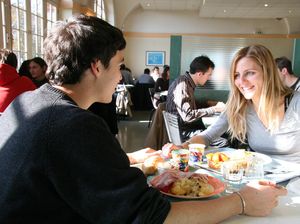 Mewah hingga Sederhana, Ini 5 Makanan Anak Kampus di Berbagai Negara