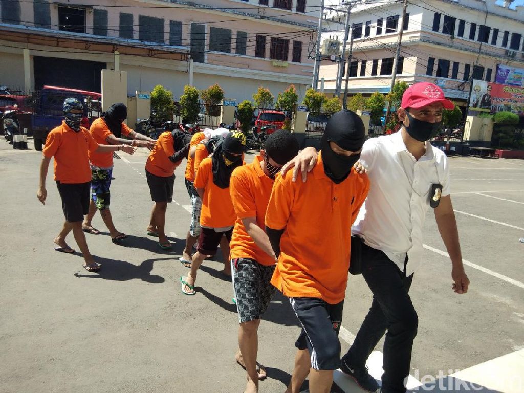Keroyok Sultan Gegara Cemburu Buta, 8 Anggota Geng Motor Ditangkap di Gowa Keroyok Sultan Gegara Cemburu Buta, 8 Anggota Geng Motor Ditangkap di Gowa