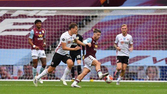 BIRMINGHAM, ENGLAND - JUNE 17: Jack Grealish of Aston Villa controls the ball under pressure from Sander Berge of Sheffield United during the Premier League match between Aston Villa and Sheffield United at Villa Park on June 17, 2020 in Birmingham, England. (Photo by Paul Ellis/Pool via Getty Images)