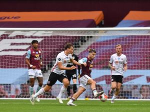 Liga Inggris Lanjut, Aston Villa Vs Sheffield Hadirkan Kontroversi