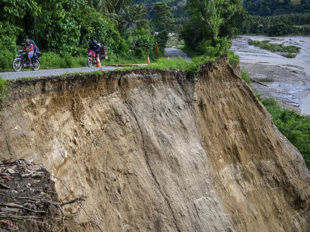 Potret Dahsyatnya Banjir dan Longsor di Sulawesi Tengah Potret Dahsyatnya Banjir dan Longsor di Sulawesi Tengah