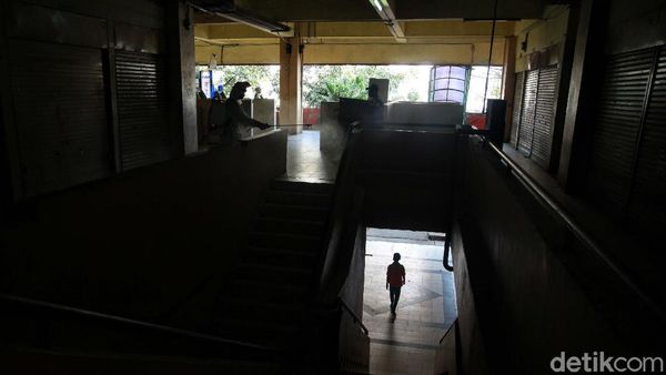 Basmi Virus Corona, Pasar Kebayoran Lama Disemprot Disinfektan
