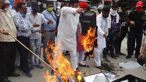 India Bakar dan Boikot Produk China Imbas Pertikaian Militer