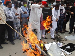 India Bakar dan Boikot Produk China Imbas Pertikaian Militer