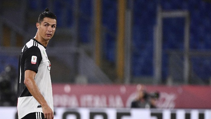 Juventus Cristiano Ronaldo walks on the pitch during the Italian Cup soccer final between Juventus and Napoli, at the Rome Olympic Stadium, Wednesday, June 17, 2020. (Alfredo Falcone/LaPresse via AP)