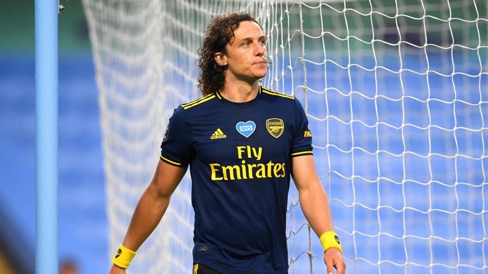 MANCHESTER, ENGLAND - JUNE 17: David Luiz of Arsenal walks along the touchline after being sent off during the Premier League match between Manchester City and Arsenal FC at Etihad Stadium on June 17, 2020 in Manchester, United Kingdom. (Photo by Laurence Griffiths/Getty Images)