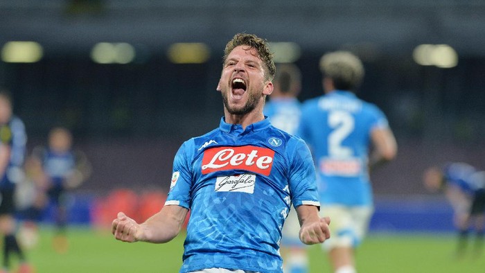 NAPLES, ITALY - MAY 19: Dries Mertens of SSC Napoli celebrates after scoring the 2-0 goal during the Serie A match between SSC Napoli and FC Internazionale at Stadio San Paolo on May 19, 2019 in Naples, Italy. (Photo by Francesco Pecoraro/Getty Images)