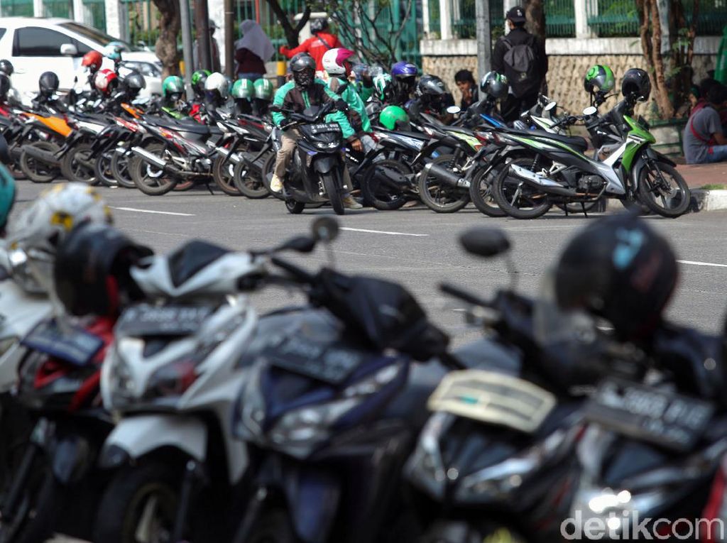 Bandel Banget! Jalan Mangga Dua Kembali Dibajak Ojol Bandel Banget! Jalan Mangga Dua Kembali Dibajak Ojol