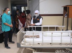 Kunjungi RSSA, Khofifah: Pasien Corona Terlayani yang Non COVID-19 Terproteksi
