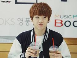 Suga BTS dan Xiumin EXO, 5 Idol Kpop yang Pencinta Berat Kopi