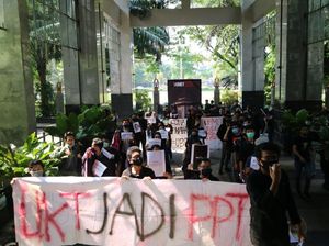 Tuntut Penurunan Uang Kuliah Tunggal, Mahasiswa UB Demo Rektorat