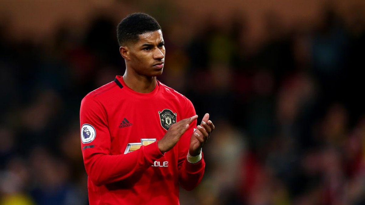 Rashford dipuji publik Inggris usai meminta pemerintah Inggris terus memberikan voucher makan siang untuk anak-anak Inggris. Foto: Getty Images/Dan Istitene