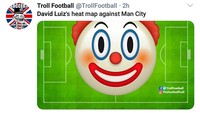 Penampilan David Luiz dianggap seperti badut saat menghadapi Manchester City. (Foto: Twitter)
