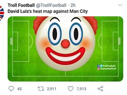 Penampilan David Luiz dianggap seperti badut saat menghadapi Manchester City. (Foto: Twitter)