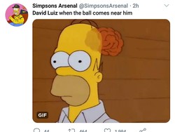 David Luiz digambarkan tidak punya otak saat bermain menghadapi Manchester City. (Foto: Twitter)