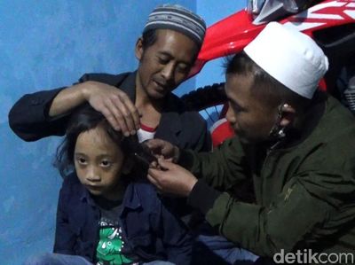 Gelaran Cukur Rambut Gimbal Anak Dieng Digelar Sederhana