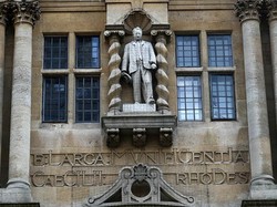 Dianggap Penjajah, Patung Cecil Rhodes di Oxford Akhirnya Diturunkan