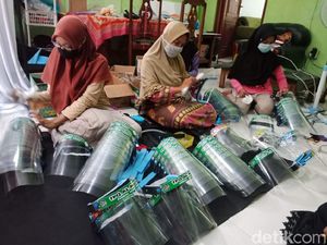 Pembuat Face Shield di Jombang Banjir Pesanan Saat New Normal