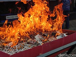 19 Ton Rokok Ilegal Senilai Rp 7 M di Kudus Dimusnahkan