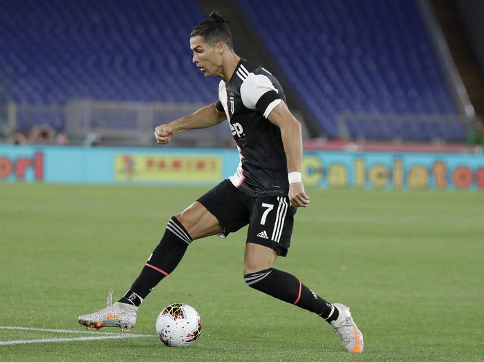 Juventus Cristiano Ronaldo controls the ball during the Italian Cup soccer final match between Napoli and Juventus, at Romes Olympic Stadium, Wednesday, June 17, 2020. (AP Photo/Andrew Medichini)