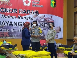 Sambut HUT Bhayangkara Ke-74, Polda Metro Donor Darah hingga Rapid Test