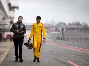 Sean Gelael Ikut Lelang, Baju Balapnya Laku Rp 100 Juta Sean Gelael Ikut Lelang, Baju Balapnya Laku Rp 100 Juta