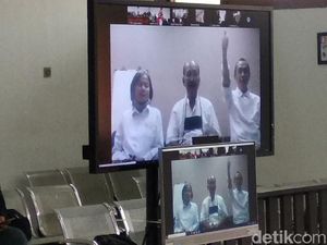 Kasus Sunda Empire, Raden Rangga Sasana Cs Hadapi Sidang Vonis Hari Ini Kasus Sunda Empire, Raden Rangga Sasana Cs Hadapi Sidang Vonis Hari Ini