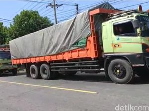 Sopir Mogok Protes Biaya Rapid Test Mahal, Antrean Truk Mengular 2 Km Sopir Mogok Protes Biaya Rapid Test Mahal, Antrean Truk Mengular 2 Km