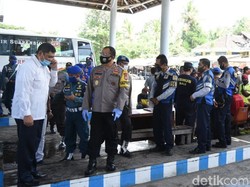 Selain Rapid Test Mahal, Ini Juga yang Buat Sopir Truk Logistik Mogok Jalan