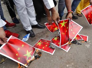 Video Warga India Marah, Bakar Produk-produk China Video Warga India Marah, Bakar Produk-produk China