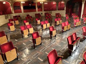 Gedung Teater Berlin ala New Normal, Kursinya Diberi Jarak