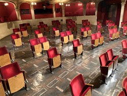 Gedung Teater Berlin ala New Normal, Kursinya Diberi Jarak