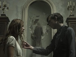 Sinopsis The Lodgers, Si Kembar yang Dikutuk