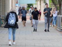 Universitas Australia Rela Sewa Pesawat Jemput Mahasiswa Asing Kembali Kuliah