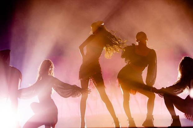 Lisa BLACKPINK Lisa BLACKPINK tampak sexy dari belakang