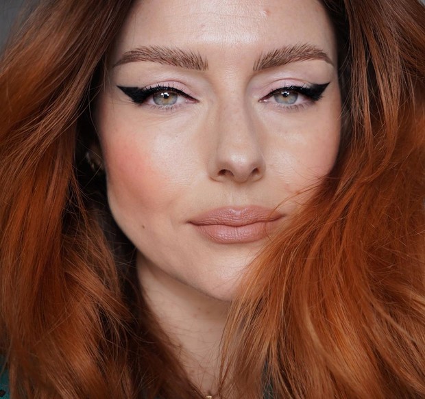 Tampilan extra liner/Instagram.com/katiejanehughes Membuat extra liner bahkan smudgy liner dengan eyeliner.