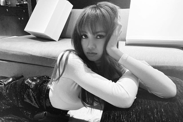 Lisa BLACKPINK Pose sexy Lisa BLACKPINK